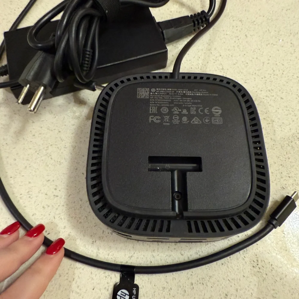 HP Black Charging Station